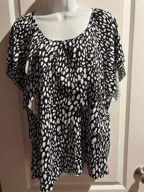 Notations Black and White Dalmatian Print Flutter Sleeve Top